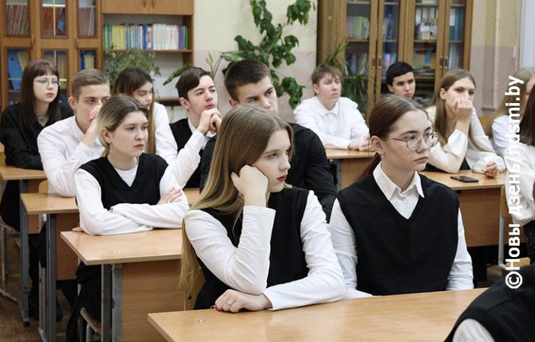 Сегодня жлобинские одиннадцатиклассники отправились на репетиционный централизованный экзамен