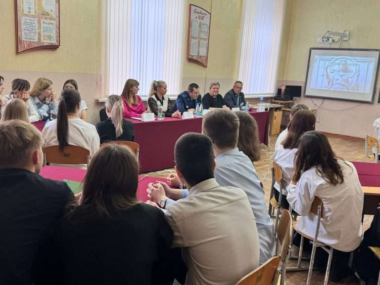 В средней школе 5 г.Жлобина прошла диалоговая площадка «Подросток против экстремизма».