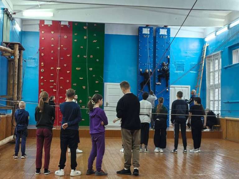 Районные соревнования по скалолазанию.