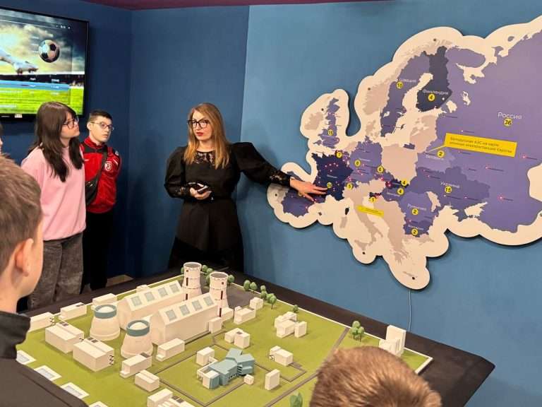 В преддверии зимних каникул учащиеся средней школы 5 г.Жлобина посетили центр безопасности МЧС ⛑️ в г.Могилеве