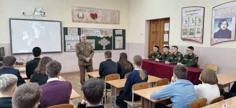 29 января в нашей школе в рамках информационно-образовательного проекта «ШАГ» состоялось мероприятие на тему: «Быть достойным гражданином Республики Беларусь – значит быть готовым в любую минуту встать на защиту Родины».